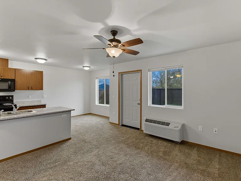 Oak Springs Apartments — Photo 36