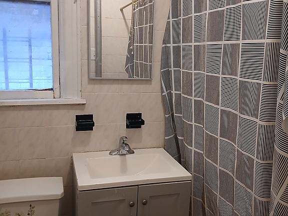 5th image of 3171 Villa Ave APT 4