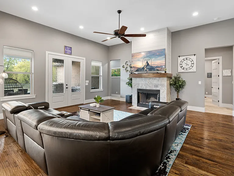 16001 Plum Ln — Photo 11