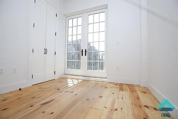 Rented by EXR | media 132