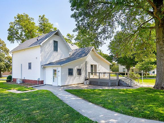 4th image of 212 NE Elm St
