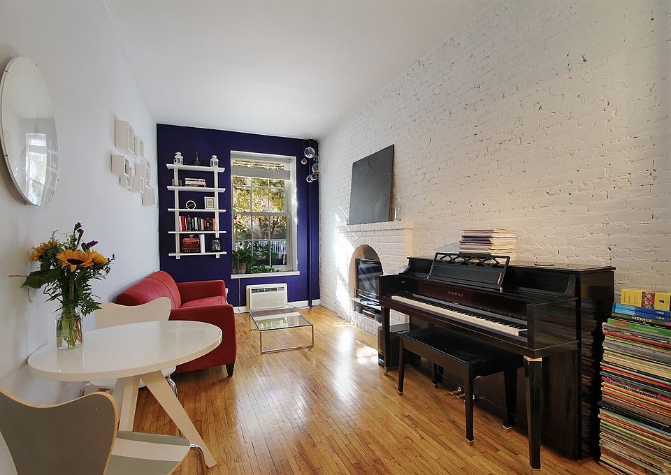 1st image of 333 W 21st St