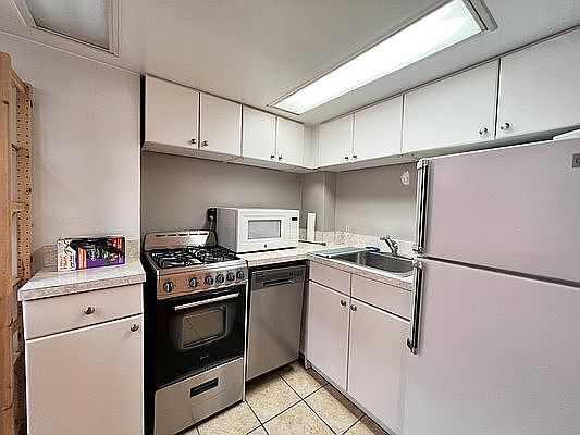 5th image of 70 W 71st St APT 2B