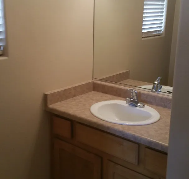 700 N Main E 6/h 4/h 5/h #8 — Photo 10