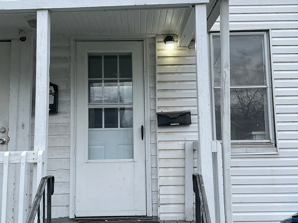 1053 Washington Ave #2