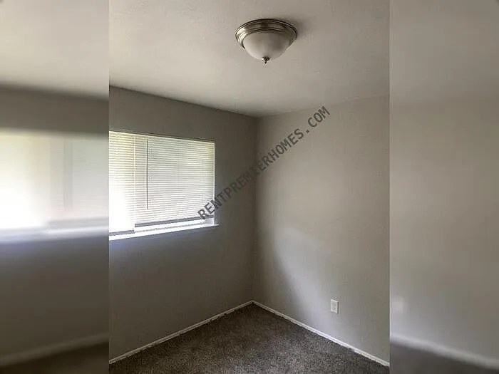 7924 Silverdale Dr — Photo 9