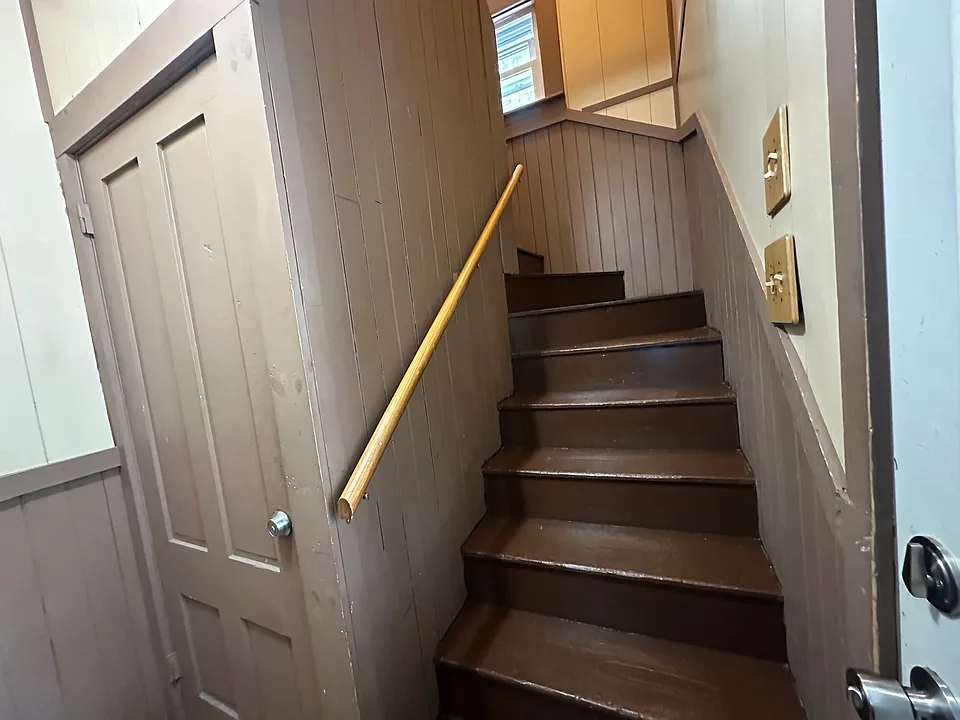 Side Stairway