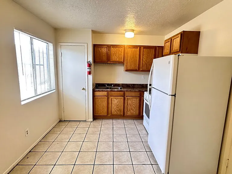 Flora Vista — Photo 25