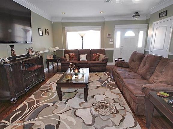 3rd image of 14 Malibu Ct
