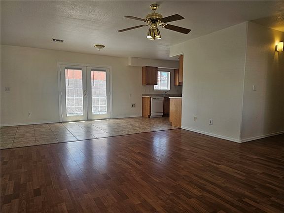 5th image of 3050 Pacific Avenue