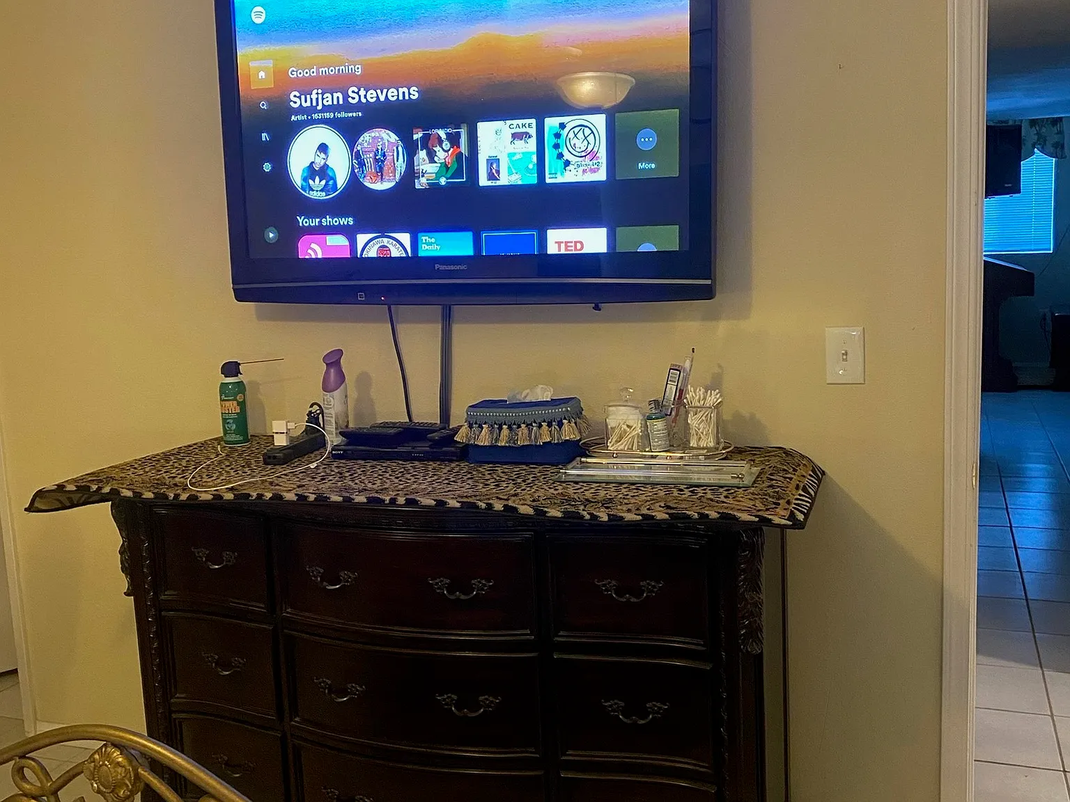 3 bed, 2200 sqft, $3,800 — Photo 2