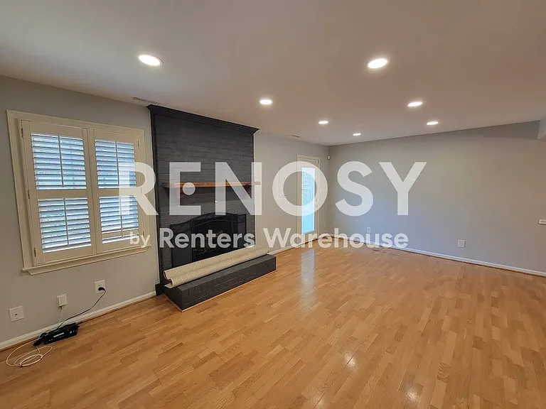 914 Wildwood Square Ct — Photo 5