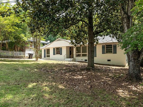 3rd image of 6 Estes Dr