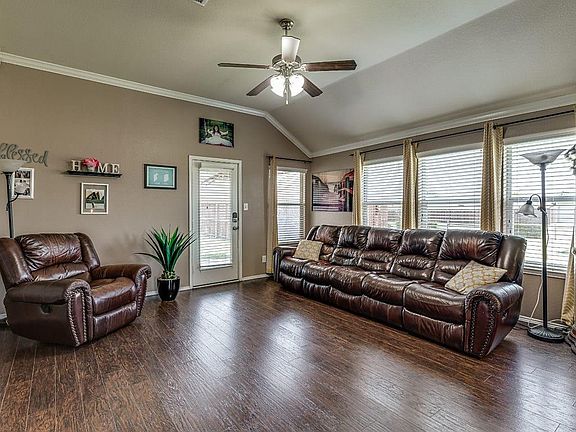 3rd image of 1602 Wildflower Dr