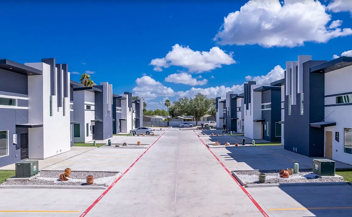 Domain Townhomes — Photo 4