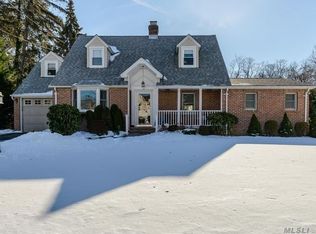 149 Luquer Rd, Port Washington, NY 11050