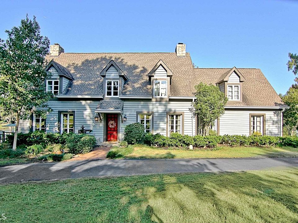 1st image of 2275 Castle Lake Dr