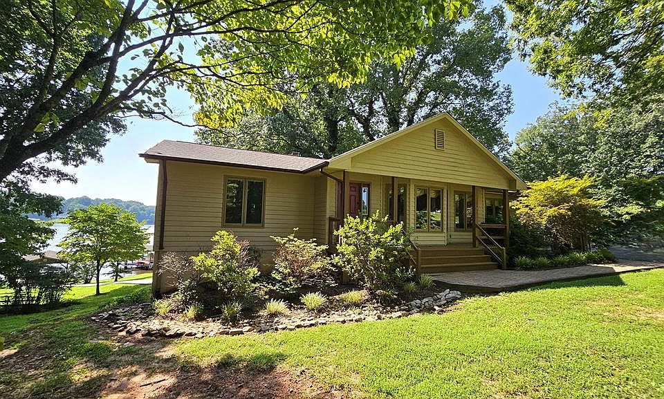 1st image of 308 Hemlock Dr
