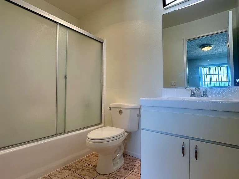 1034 Thompson Ave #8 — Photo 10