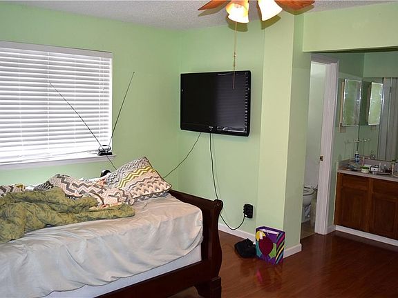 2nd image of 1008 Bodgers Dr
