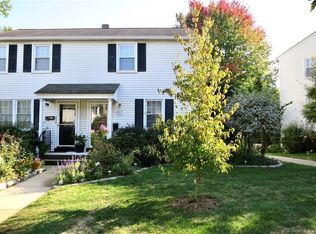 216 Sylvan Knoll Rd, Stamford, CT 06902