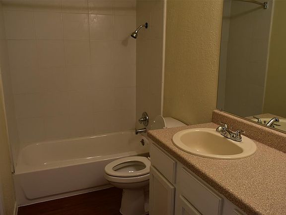 5th image of 5215 Grovewood St