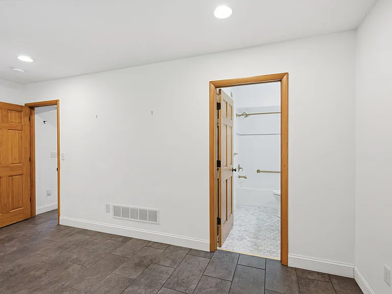7767 Shawnee Run Rd — Photo 30