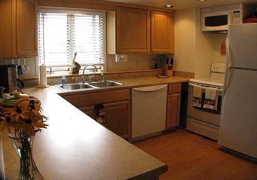 New Maple Kitchen Includes Appliances