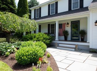 8 Chase Ln, Stratham, NH 03885