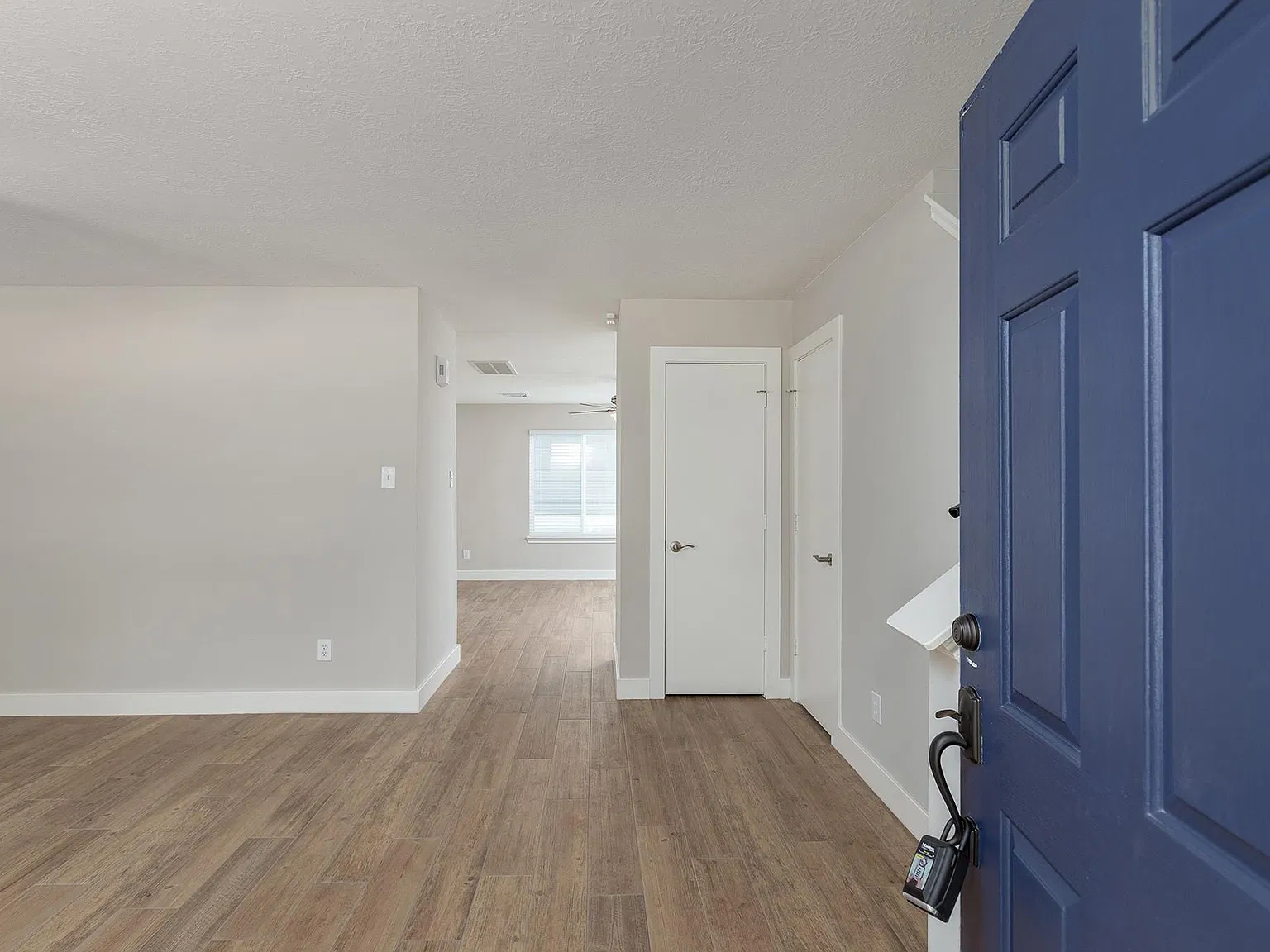 3 bed, 2.5 bath, 1418 sqft, $1,990 — Photo 4