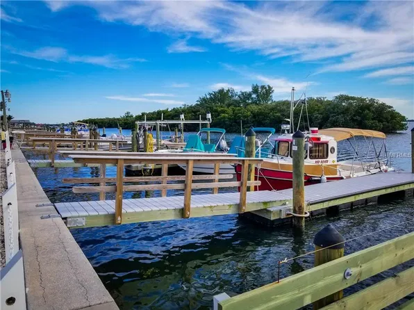 32 7th St, Bradenton, FL 34210