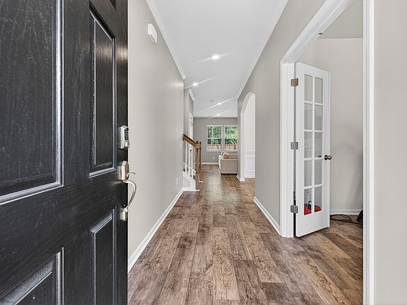 5th image of 691 Redbud Ln