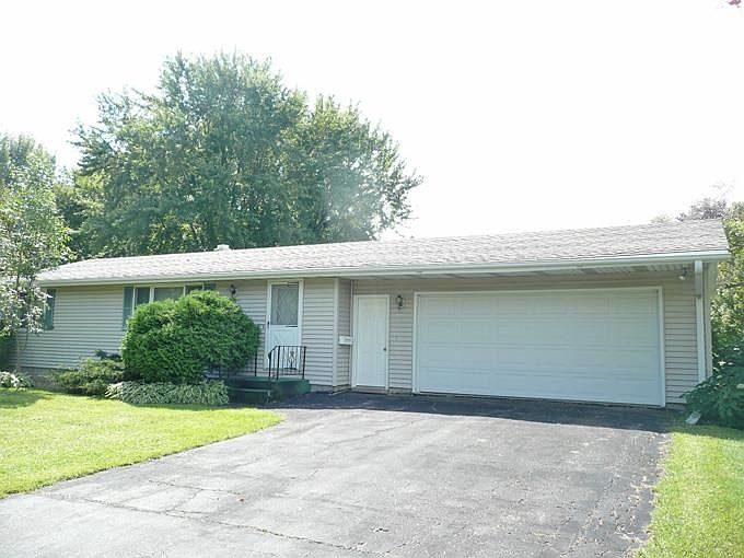 1st image of 1720 Waushara Dr