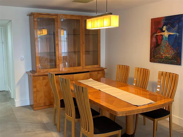1000 Parkview Dr #319 — Photo 3