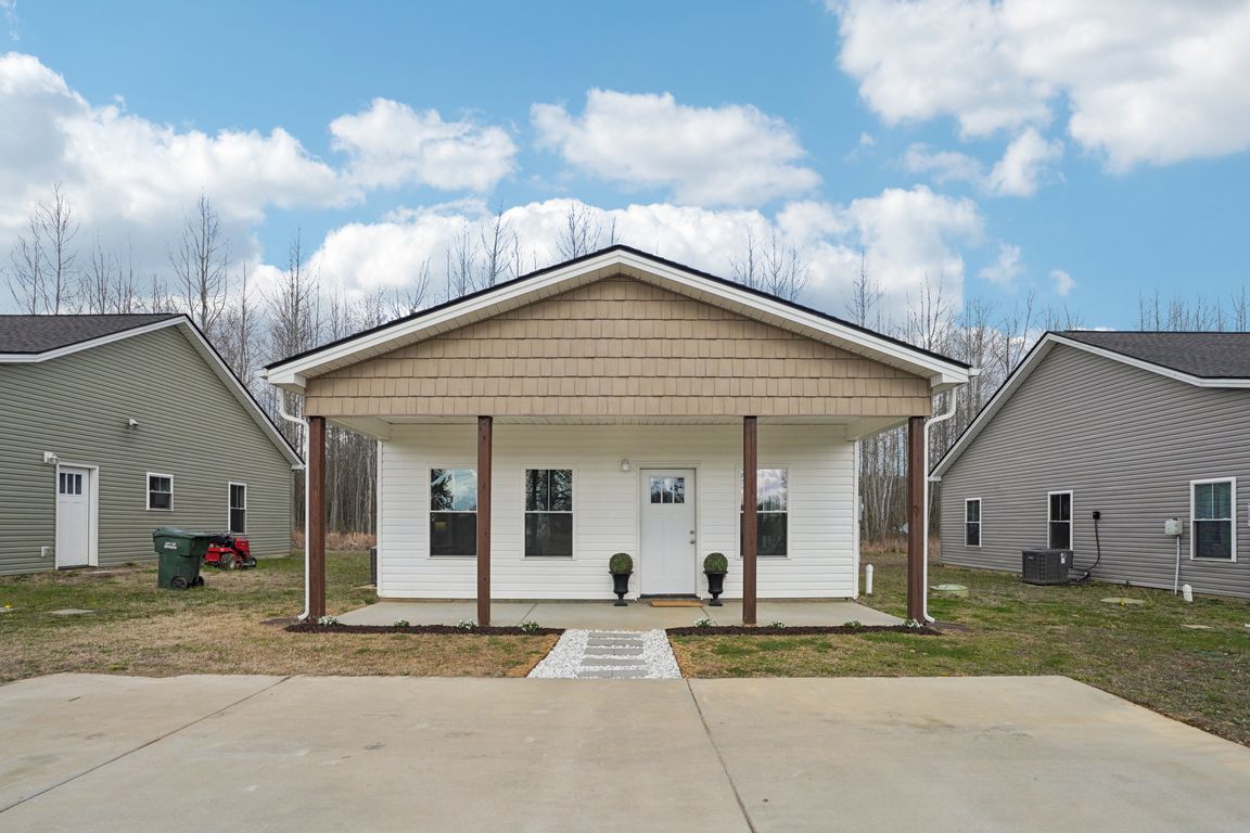 Eno Rd-S0703-001.jpg