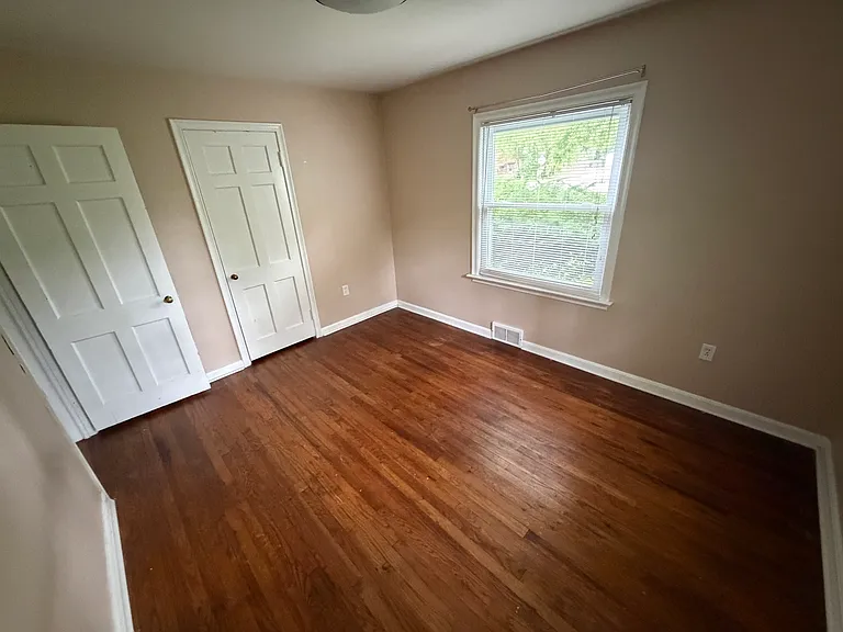 247 Riverside Dr — Photo 11