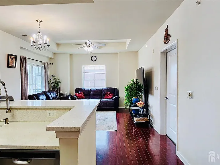 548 E Celebration Way — Photo 5