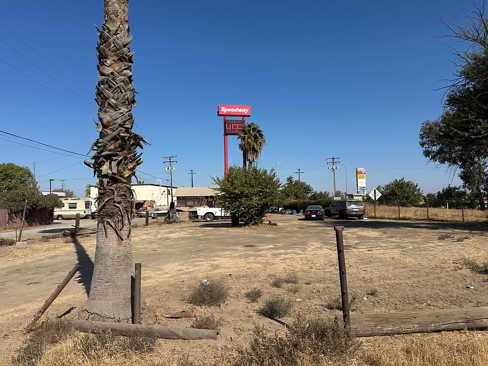 2nd image of 761 N Market Road