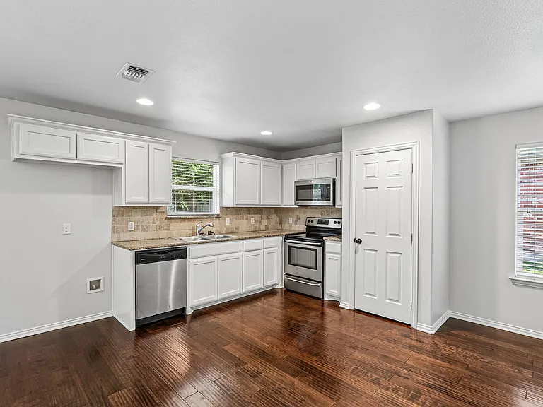 3017 N Hickory St — Photo 10
