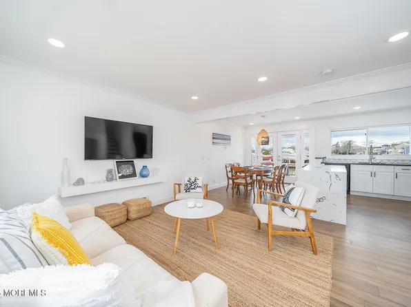 58 E Lagoona Dr, Brick, NJ 08723