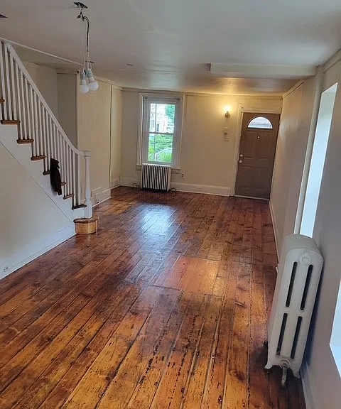 4744 Penn St — Photo 2