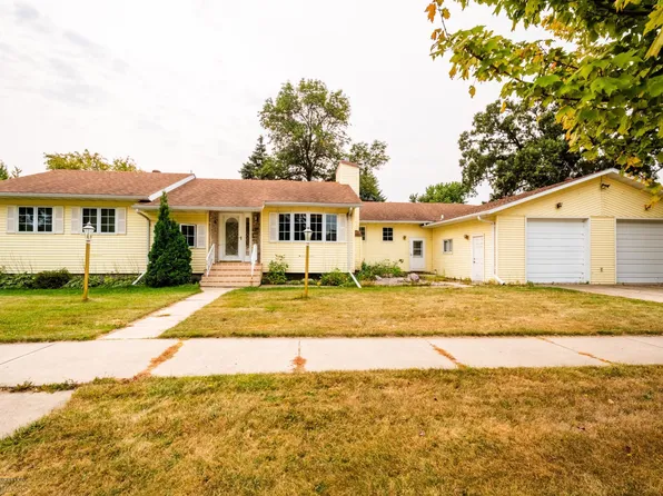 716 2nd St NE, Fosston, MN 56542