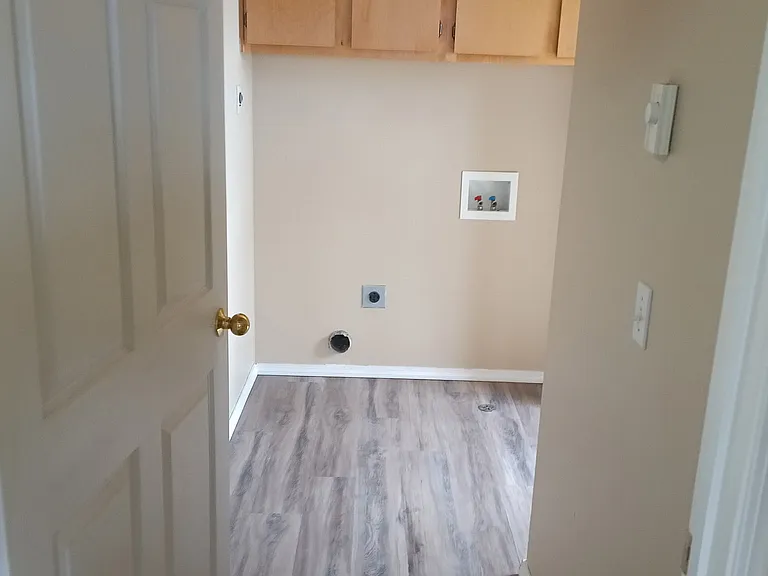 Creekside Apartments — Photo 17