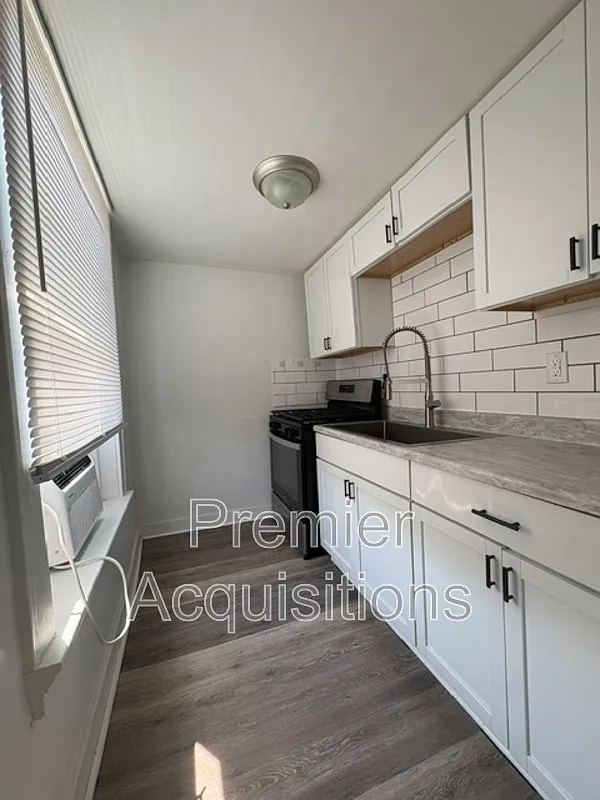 Studio, 1.0 bath, $800 — Photo 1