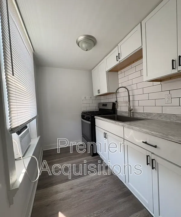 702 Biltmore Blvd #4