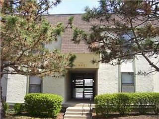 1st image of 4001 S Redwood Dr