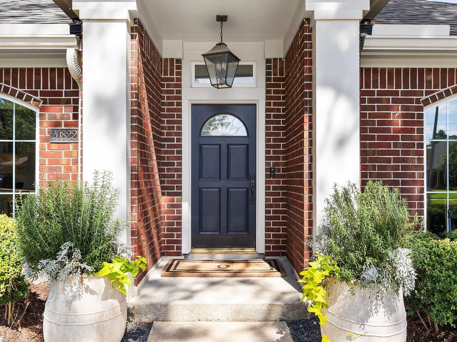 4 bed, 2.5 bath, 2779 sqft, $3,250 — Photo 2