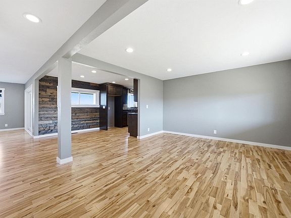 5th image of 42212 E Ridgecrest Loop NE