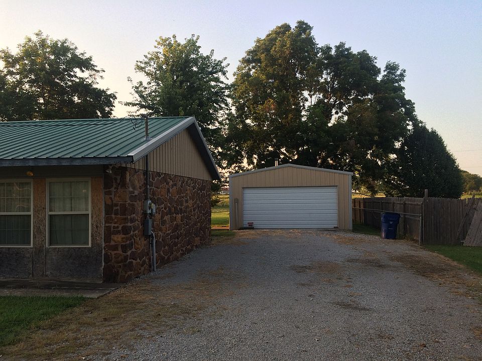 2nd image of 394130 W. 2900 Rd.