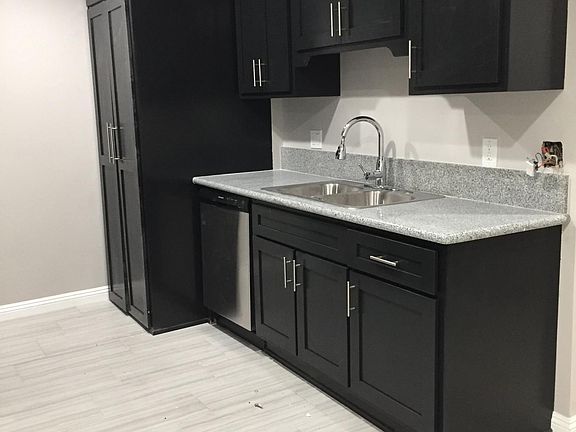 3rd image of 5112 Oakland St APT 205